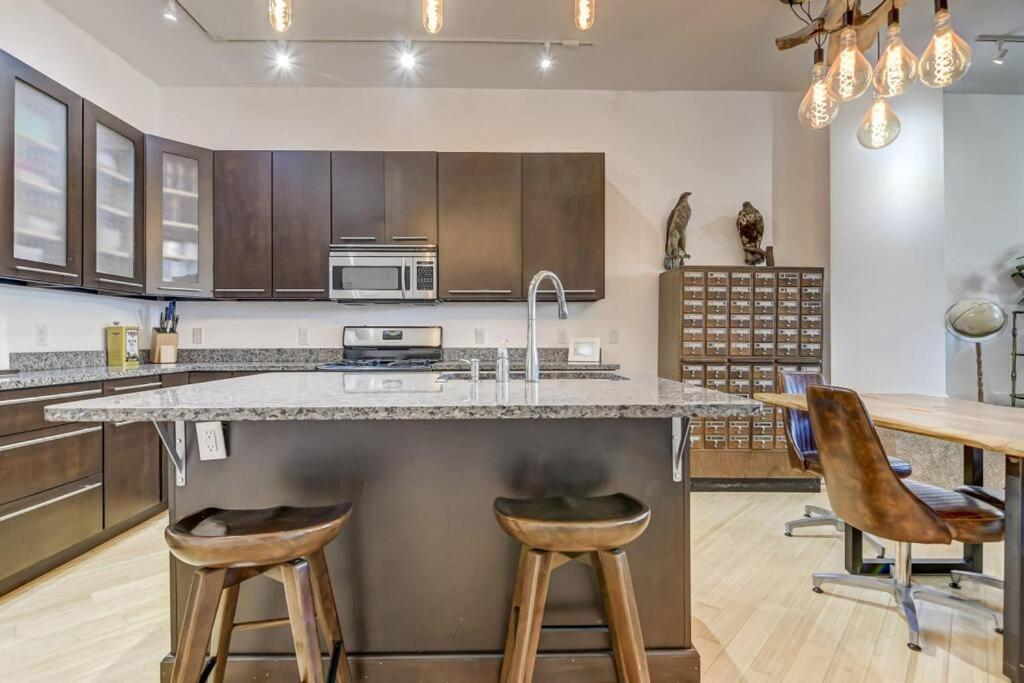 Lovely 2-bedroom Unit In * Springfield