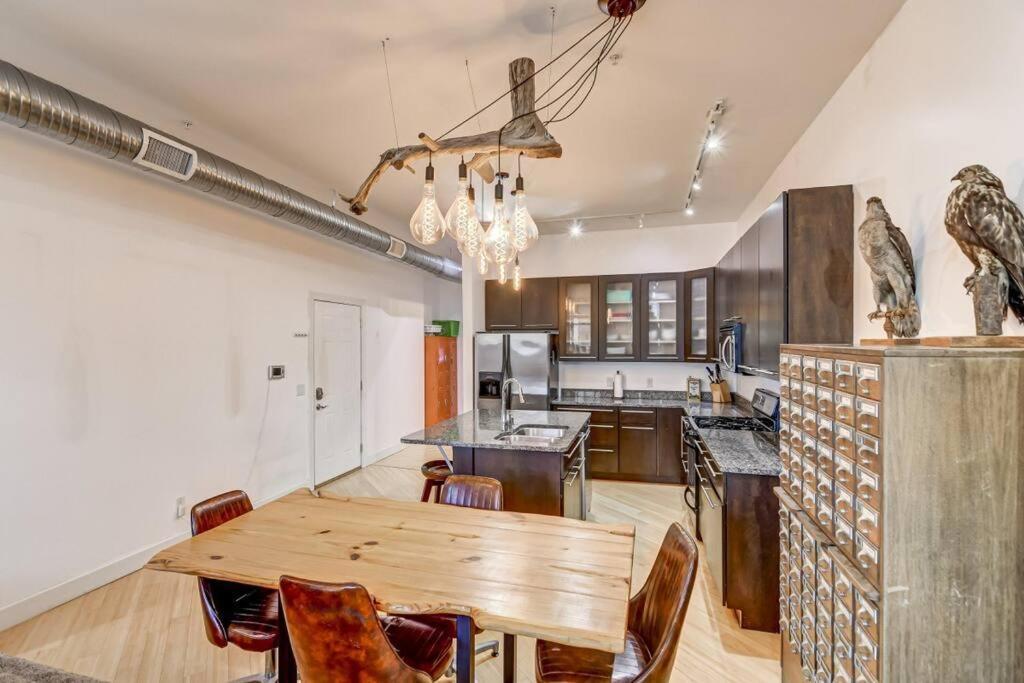 Lovely 2-bedroom Unit In Apartment