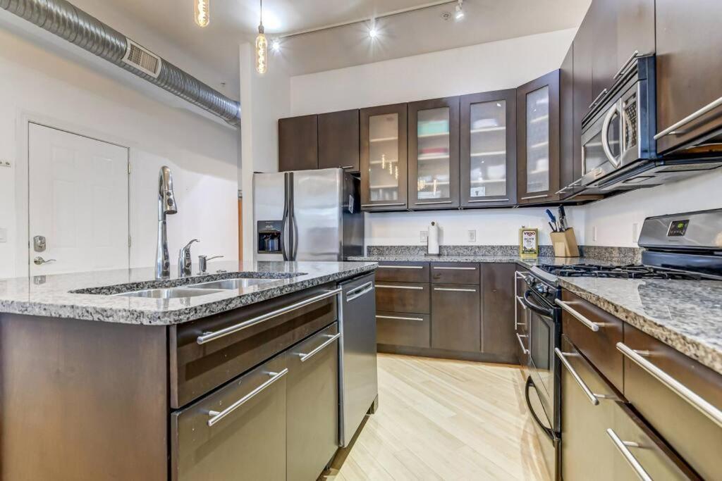 Apartment Lovely 2-bedroom Unit In *
