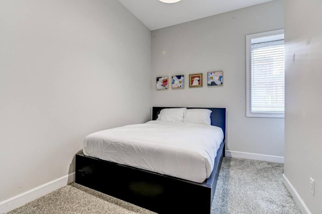 Lovely 2-bedroom Unit In *