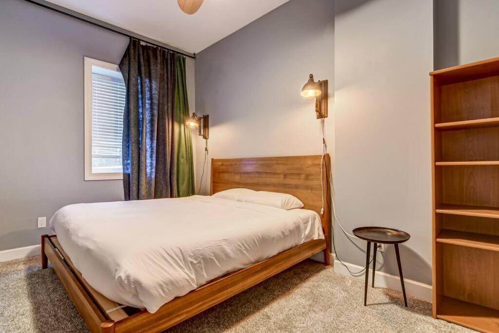 Lovely 2-bedroom Unit In